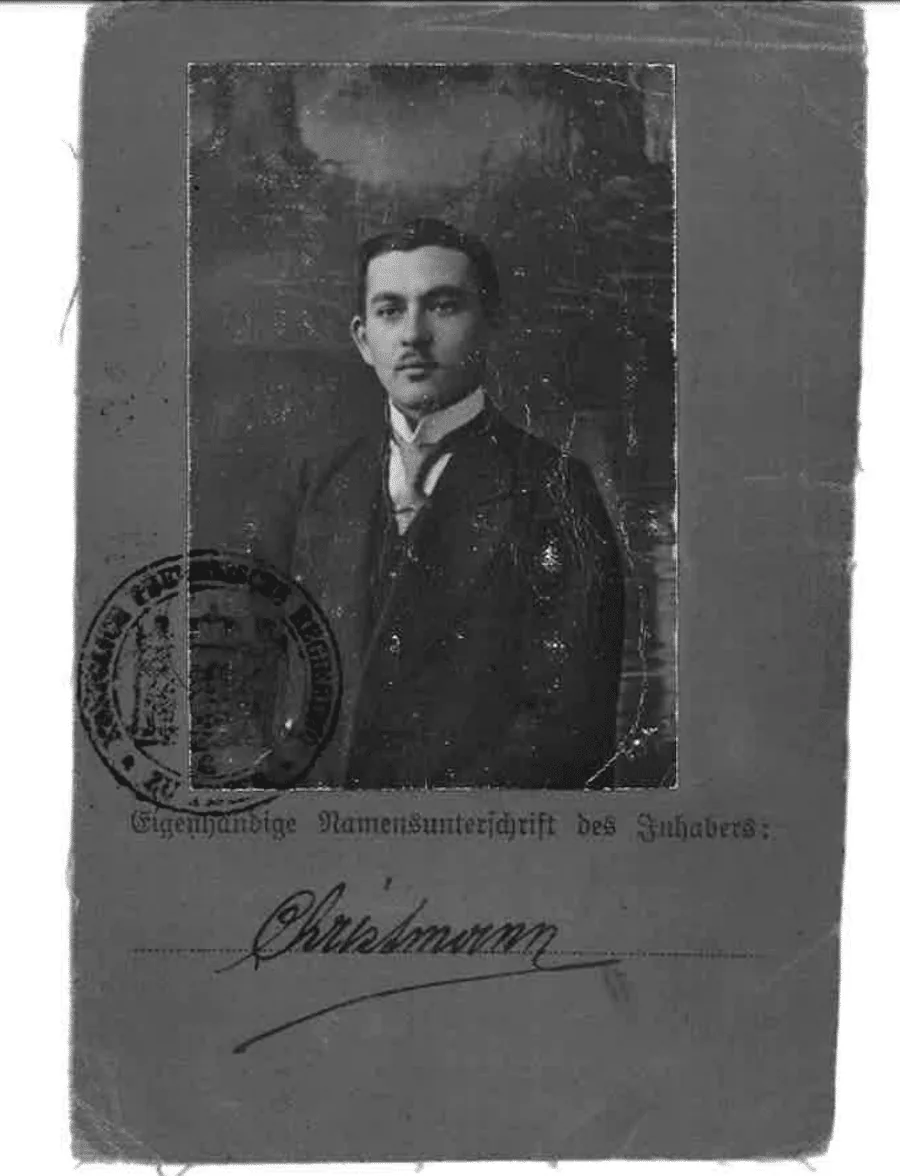 Altes Ausweisfoto von Heinrich Christmann mit seiner Unterschrift